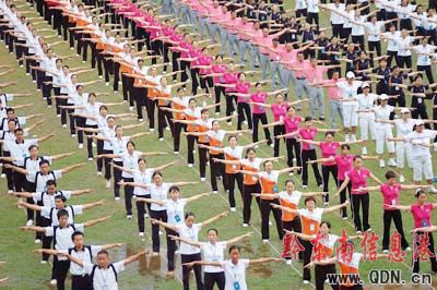 貴州苗鄉:舉行千人大眾廣播操表演