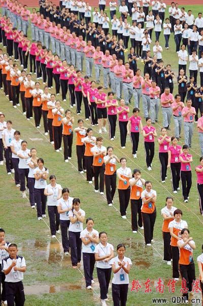 貴州苗鄉:舉行千人大眾廣播操表演