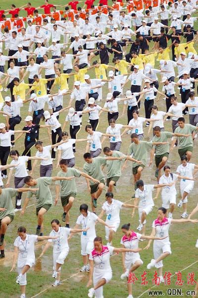 貴州苗鄉:舉行千人大眾廣播操表演