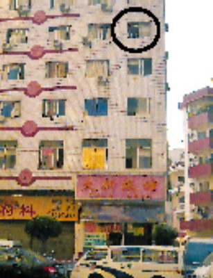 ���ӱ�һ��(du��)��Ů������Ǯ�(d��ng)��(ch��ng)��(�M�D)