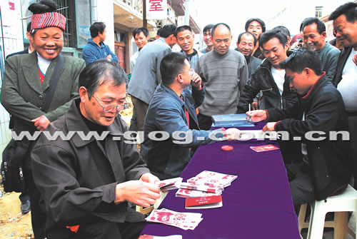 �NϢ�J�������ܹ��ɽ����D��