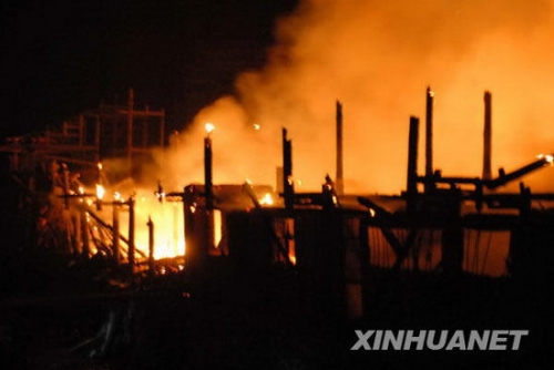 點(diǎn)擊查看原圖 民間藝術(shù)之鄉(xiāng)小黃村發(fā)生火災(zāi) 數(shù)十民房被毀(圖)