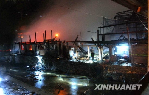 點(diǎn)擊查看原圖 民間藝術(shù)之鄉(xiāng)小黃村發(fā)生火災(zāi) 數(shù)十民房被毀(圖)