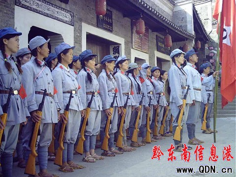 ��ƽ�M���tɫ�Ļ�����ꠅ��^�Ļ����c���D��