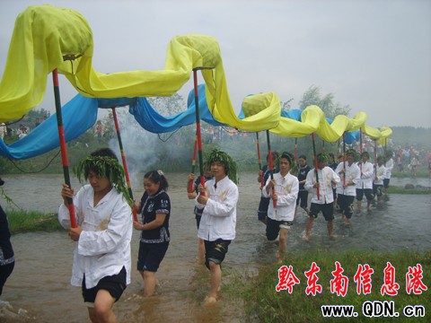 錦屏:新化舞獅耍水龍異彩神秘(組圖)