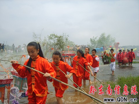 錦屏:新化舞獅耍水龍異彩神秘(組圖)