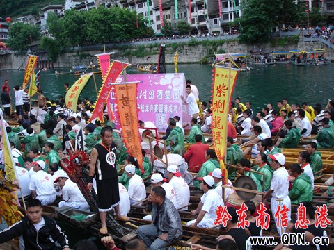 鎮(zhèn)遠龍舟昨日落幕,獲獎隊伍笑開懷(組圖)