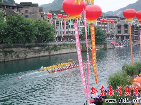 鎮(zhèn)遠龍舟昨日落幕,獲獎隊伍笑開懷(組圖)