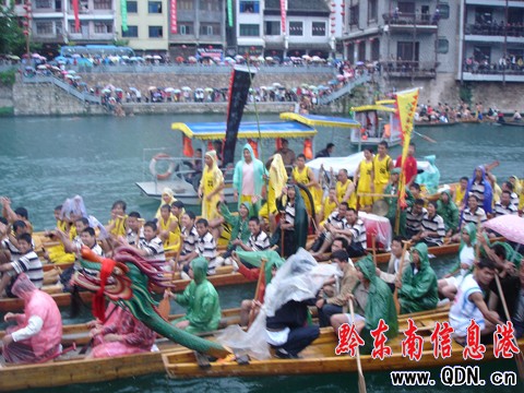 鎮(zhèn)遠龍舟昨日落幕,獲獎隊伍笑開懷(組圖)