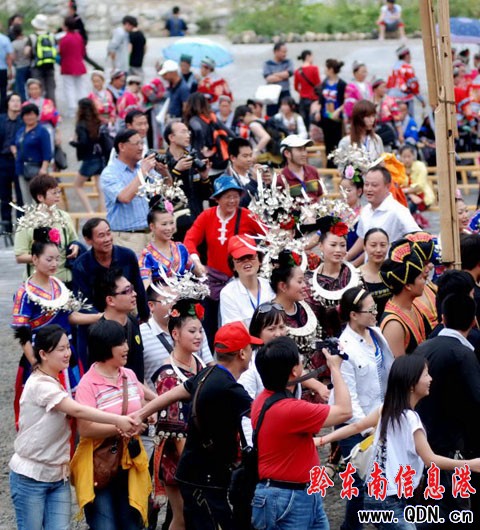 ��ɽ���ο���կ�gϲ�^���գ��M�D��