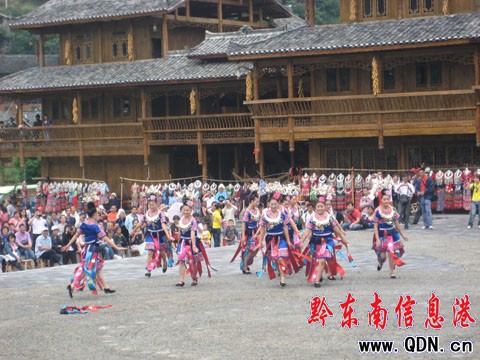 走進西江千戶苗寨 品味原生態民族文化(圖)