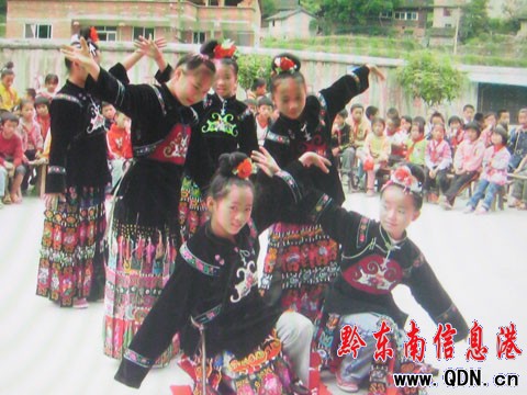 “花”開有聲 甕牙小學(xué)的“花朵”悄然綻放