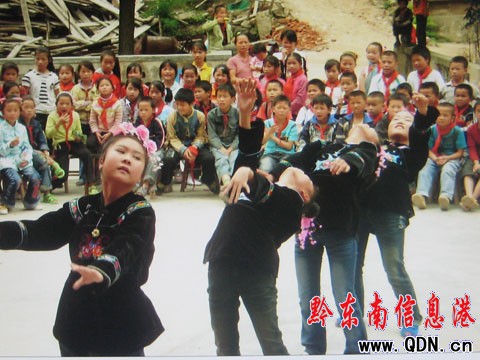 “花”開有聲 甕牙小學(xué)的“花朵”悄然綻放