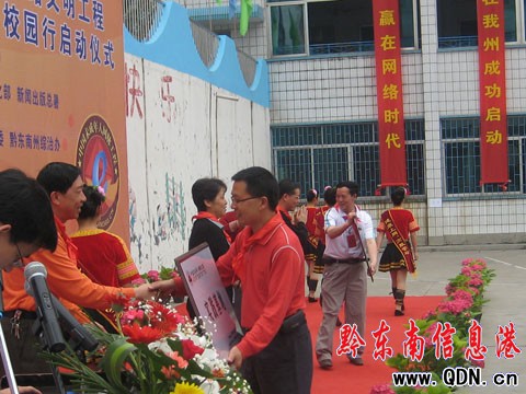 �P���_չδ�����˾W(w��ng)�}����У�@�л��(d��ng)���D��