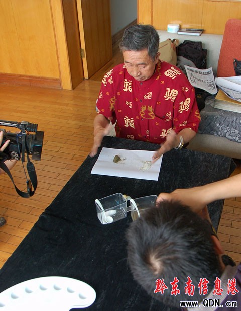 “貴州怪杰”唐世友 破解劉謙懸賞百萬魔術