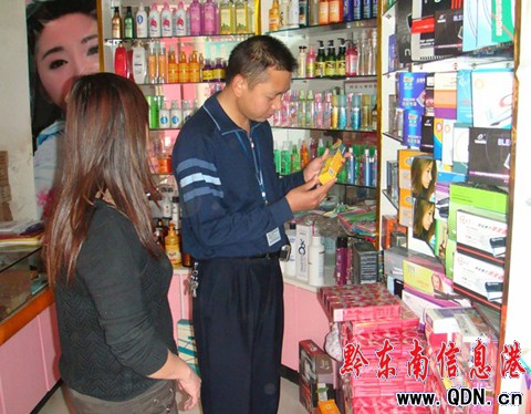 黎平質(zhì)監(jiān)局為美容化妝品質(zhì)量把關(guān)(圖)