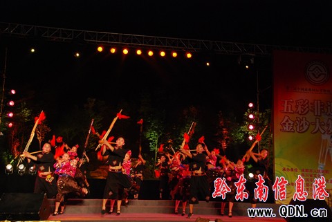 丹寨苗族錦雞舞亮相蓉城舞臺(組圖)