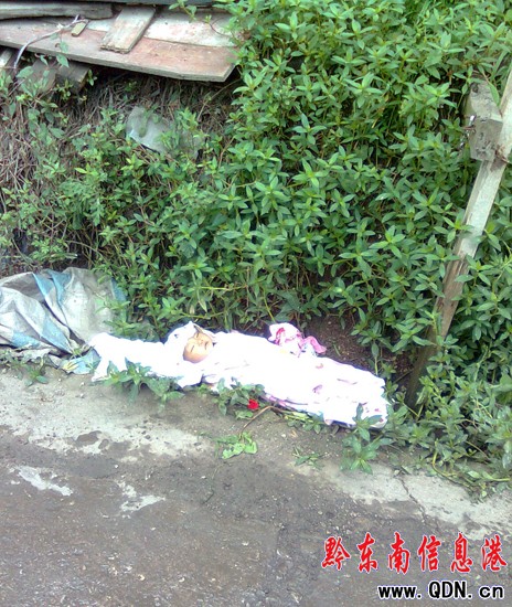 二商場(chǎng)發(fā)現(xiàn)死嬰 群眾疑其遭狠心父母拋棄