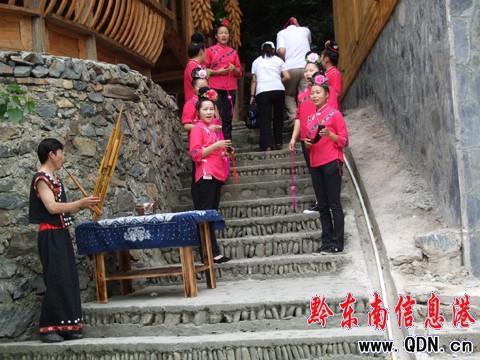 ��ɽ�����������r�T��ӭ���ˣ��D��