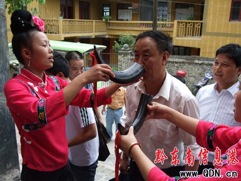 ��ɽ�����������r�T��ӭ���ˣ��D��