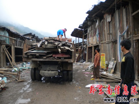 劍河:庫(kù)區(qū)水位漲 移民搬遷忙(圖)