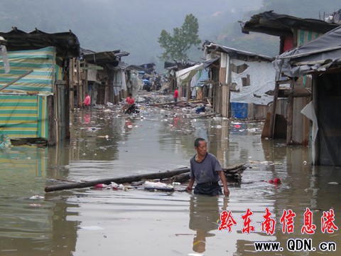 劍河:庫(kù)區(qū)水位漲 移民搬遷忙(圖)