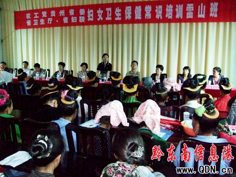 140������DŮ����