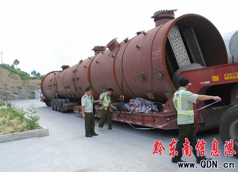 “又長又大”巨無霸在玉凱高速被查獲(圖)