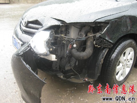 水泥廠路口 兩車擦掛(組圖)