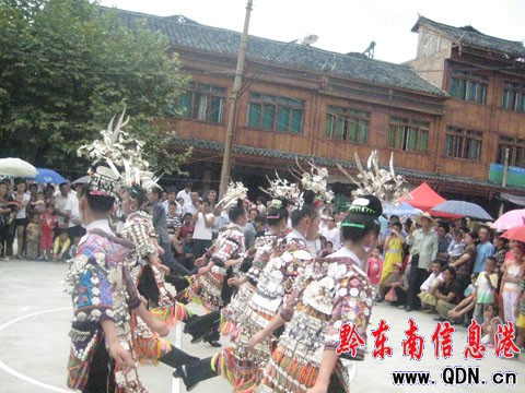 �����Ů�������� �r��չչ�F���L���D��