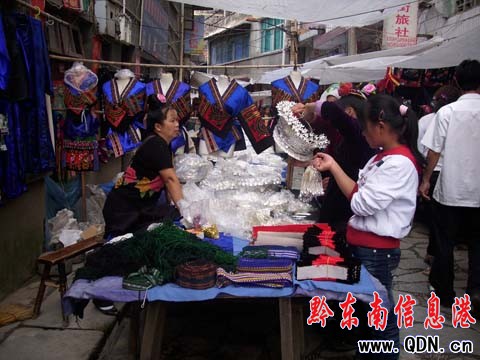 ��ɽ���lӭ�������y�b�y��N���������D��