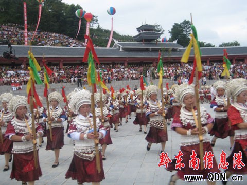 黃平且蘭旅游文化節暨親情競速漂流賽開幕(圖)