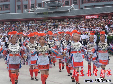 黃平且蘭旅游文化節暨親情競速漂流賽開幕(圖)