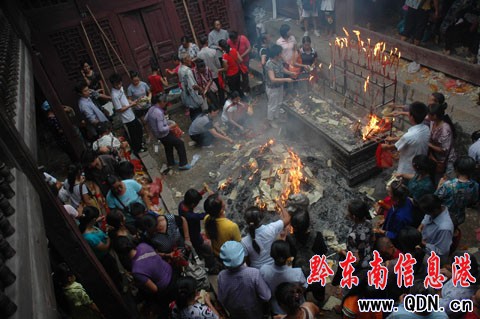 ���ʥ����Ȫɽ�ο�����ٻ�20���㼈���D��