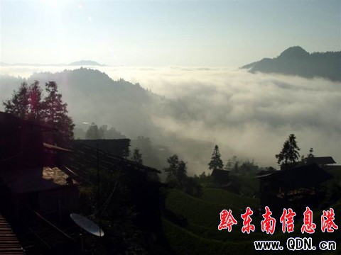 深山苗寨驚現霧海奇觀(組圖)