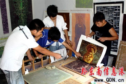 四大學生隱居 四年如一日廢寢忘食潛心刻畫