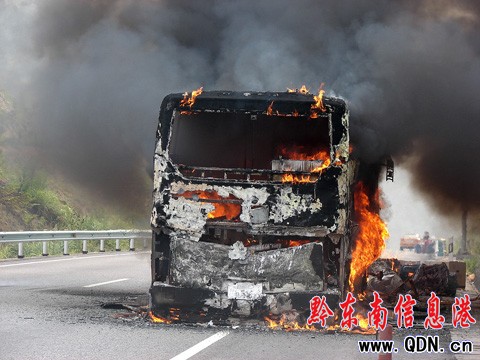 ����·�ϴ��ͻȻ��ȼ 26���˿Ͱ�Ȼ�o��(�D)