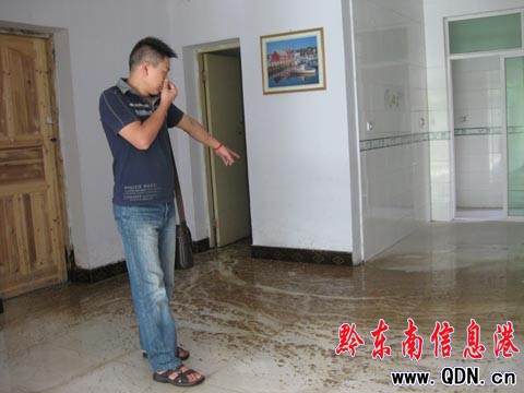 房子還未裝修罷,糞水頻頻“戀”新家(圖)