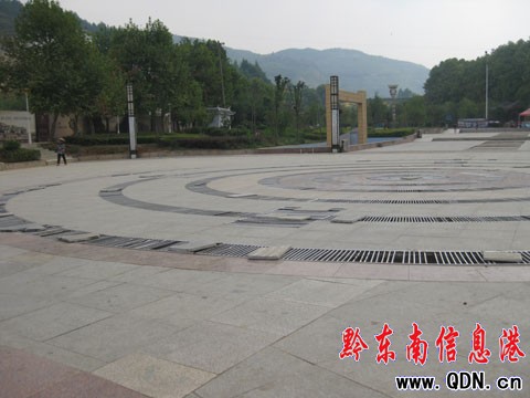 金泉湖休閑廣場路人的隱形陷阱(組圖)