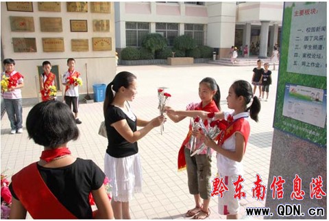 ��ԓ��ʲôȥ������ �����𾴵��ˣ����D��