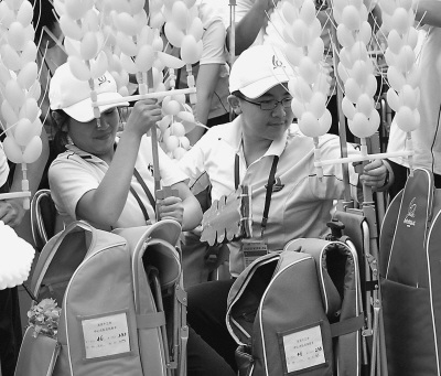 �������ݿ��߄������c�c��8�f��С�W�����R��һ