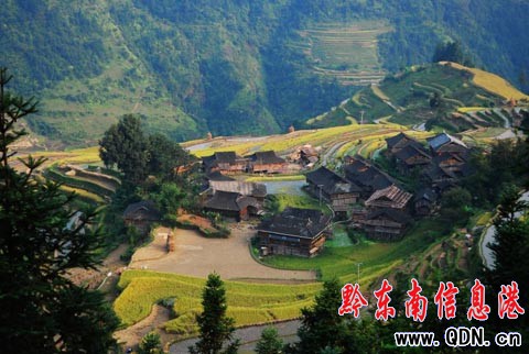 ����ɽ�^�����ļӰ�������ɫ���M�D��