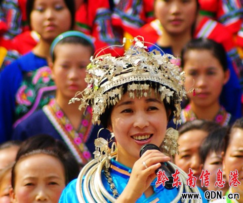 迎國慶 錦屏歡唱紅歌頌祖國(圖)