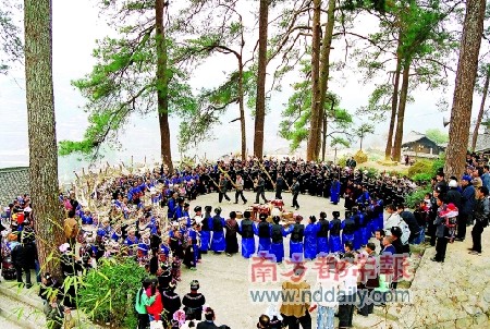 苗寨:中秋“跳月”遇見愛情(圖)