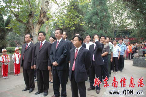 國慶前夕 天柱四大班子看望革命烈士(組圖)