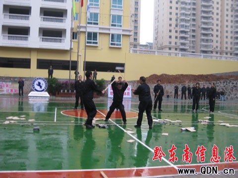 ǭ�|�Ϸ�Ժϵ�y(t��ng)�׌á����뱭���@��ِ���D��