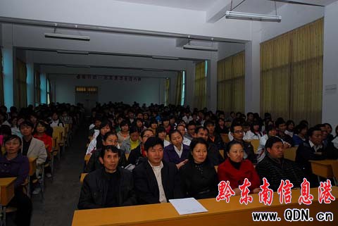 國慶獻禮片《建國大業》在丹寨放映(組圖)