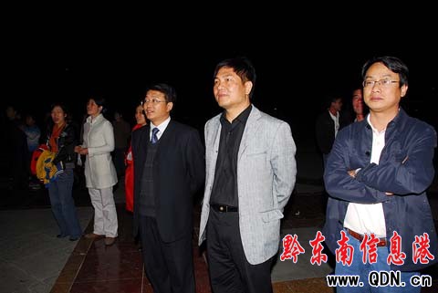 國慶獻禮片《建國大業》在丹寨放映(組圖)