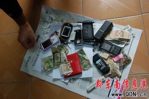 歹徒公然搶手機掐暈受害人 同伴發招將其