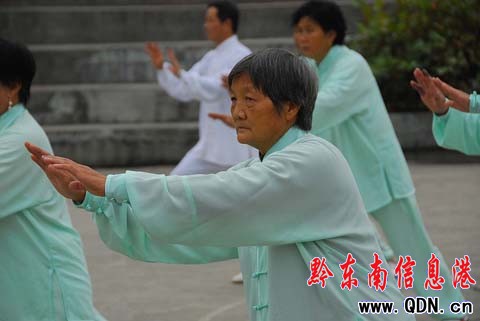 ��կ�����W�e��У�H���ϲӭ���깝(�M�D)